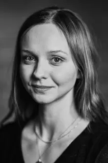 Anna Åström como: Jennifer