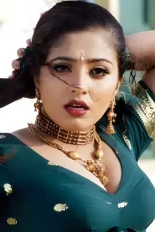 Mumtaj como: Nandhini