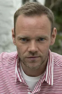 Joe Absolom como: Robert