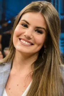 Camila Queiroz como: Alícia