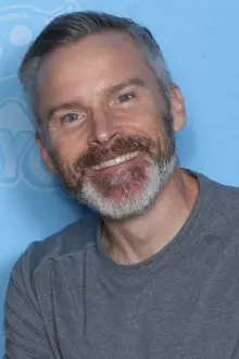 Roger Craig Smith como: Steve Rogers / Captain America (voice) / Frank Castle (voice) / The Thing (voice)