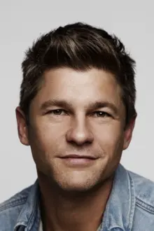 David Burtka como: Dan