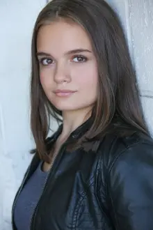 Mykayla Sohn como: Sarah