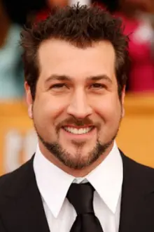 Joey Fatone como: 