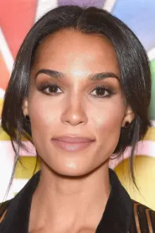 Brooklyn Sudano como: Elise