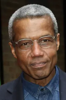 Hugh Quarshie como: DI Reed