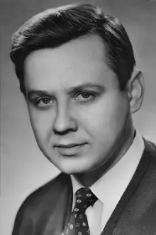 Oleg Tabakov como: Sanya Arefyev