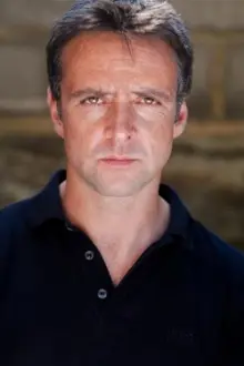 Richard Harrington como: Edward Morris