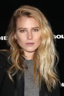 Dree Hemingway como: Lisa