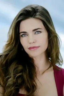 Amelia Heinle como: Stephanie Lewis