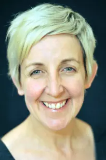 Julie Hesmondhalgh como: Cleo