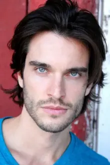 Daniel Di Tomasso como: Crew