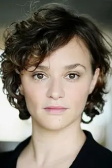 Delphine Baril como: Léa Blanchard