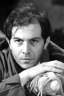 Enrico Maria Salerno como: Avv. Roberto Manetta