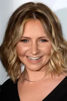 Beverley Mitchell como: Beth Hoyson