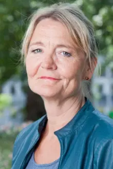 Ann Petrén como: Måna Klagshamn