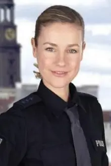 Rhea Harder como: Valerie Kopp