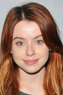 Rosie Day como: Shelly