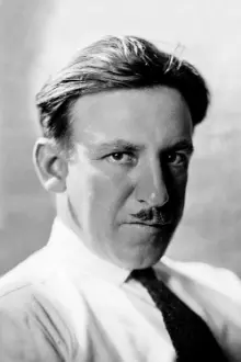 Tod Browning como: James Hadley, the boss