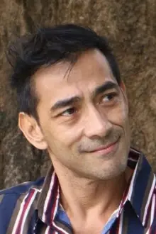 Raymond Bagatsing como: Edwin