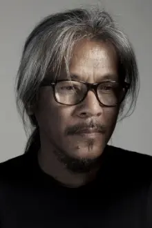 Lav Diaz como: Paul