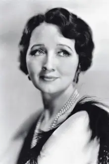 Hedda Hopper como: Mrs. John Winfield