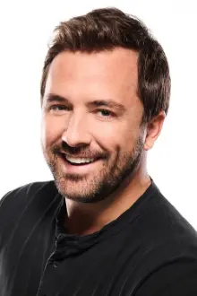 Darren McMullen como: Self - Contestant