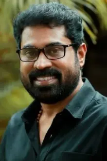 Suraj Venjaramoodu como: Indrabalan