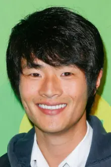 Christopher Larkin como: Owen