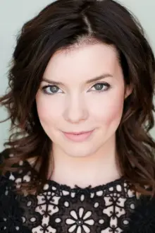 Cherami Leigh como: Tia