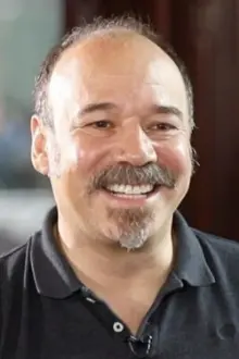 Danny Burstein como: Coach