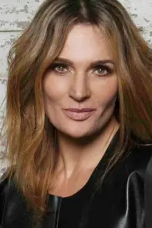 Danielle Cormack como: Grace