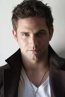 Brandon Barash como: Ray