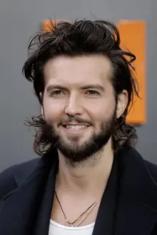 Guy Burnet como: Daniel Rivers