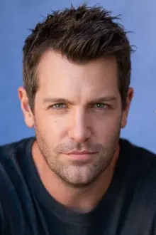 Tim Ross como: Ethan Blake