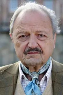 Peter Bowles como: Captain Buckley