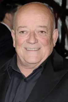 Tim Healy como: Paul King