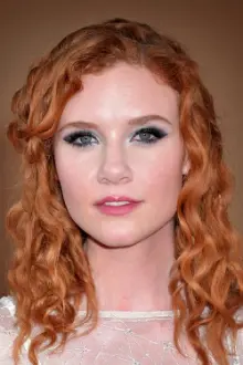 Madisen Beaty como: Adilyne