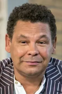 Craig Charles como: 