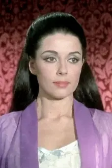 Mónica Randall como: Esmeralda
