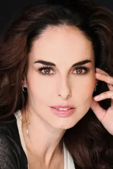 Ana Serradilla como: Lucía Santos