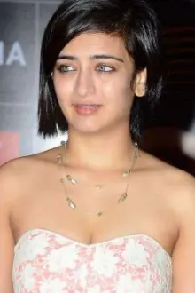 Akshara Haasan como: Special Appearance