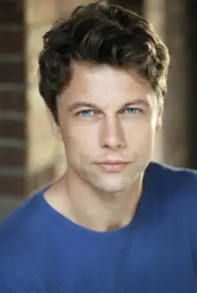 Leon Ockenden como: Cake shop owner