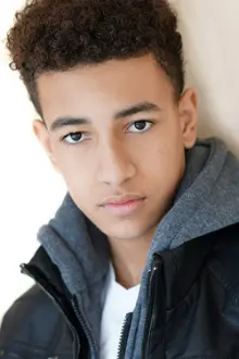 Tyree Brown como: Mike