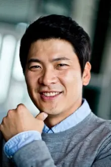 Kim Sang-kyung como: Moon Tae-Joo