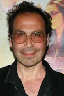 Taylor Negron como: Reuben Windsor