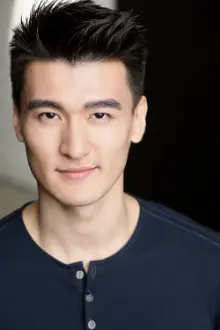 Chen Tang como: Mitchell