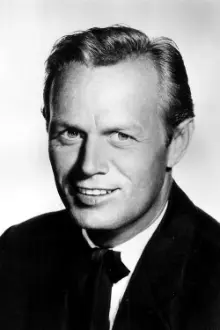 Richard Widmark como: L:t. Col. Glenn Stevenson