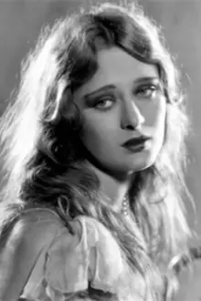 Dolores Costello como: Neighbor Girl