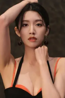 Sisley Choi como: Deanie "Dino" Chiu Ching Mui